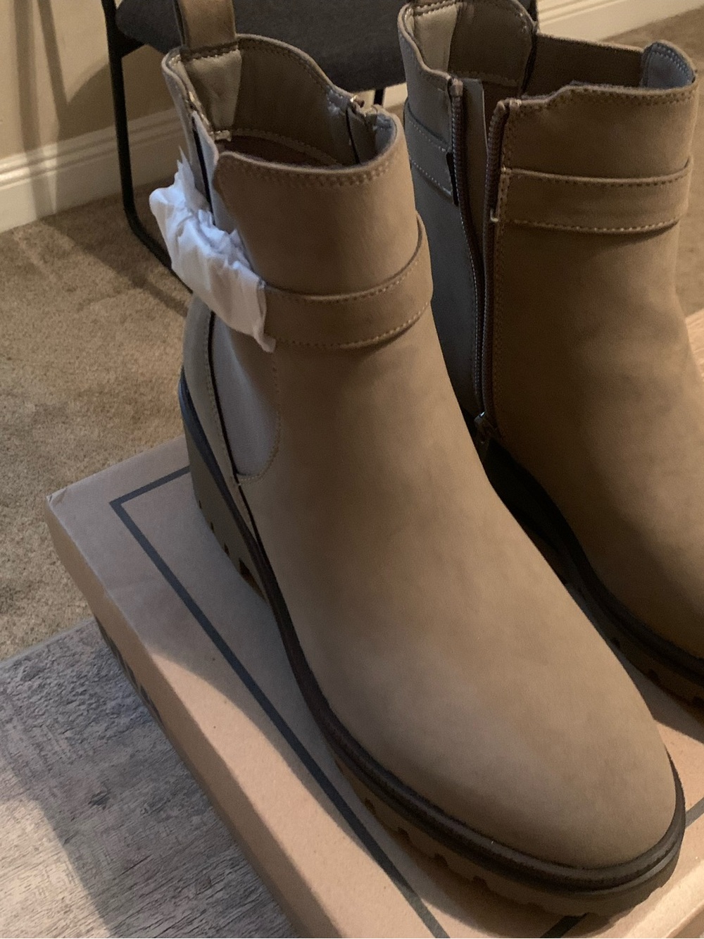 Mia Women’s Eli’s Chelsea Boot Taupe